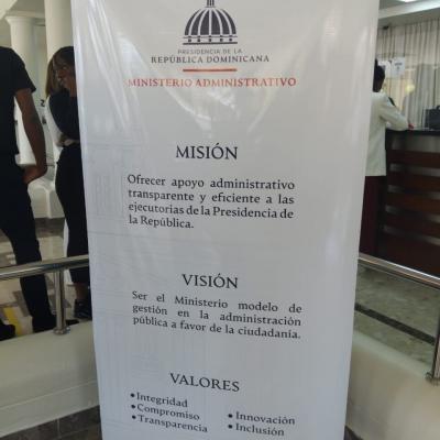 Paso a la recepción a dejar los pasaportes