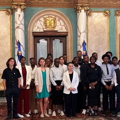 Foto oficial 2: Delante del salón privado del Presidente